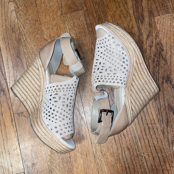 •MARC FISHER•TAN CUT OUT PERFORATED ESPADRILLE PLATFORM WEDGES SIZE 8.5 EUC - Picture 5 of 13